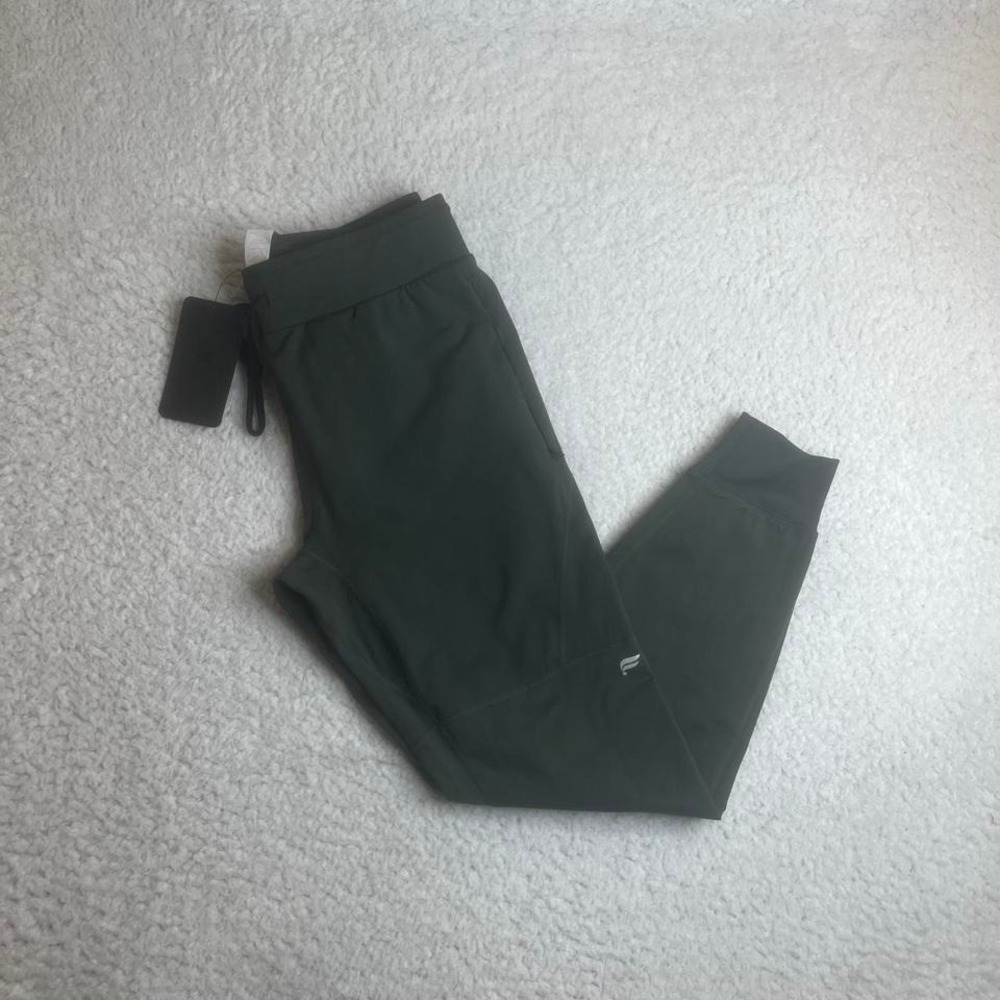 NEW with tags Fabletics the altitude jogger green multi pocket reflective M
